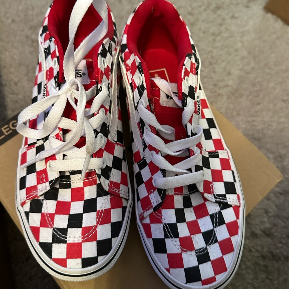 Barely worn vans tennis shoes